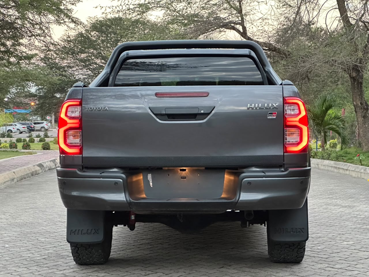 TOYOTA HILUX DOUBLE CABIN thumbnail 10
